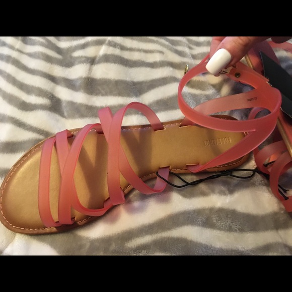 NWT STRAPPY SANDALS - Picture 3 of 4